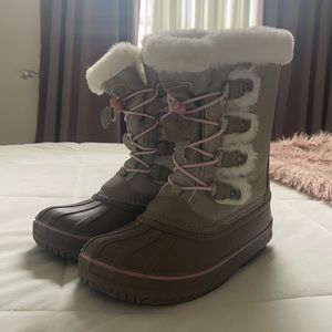 Selling Dark Blush Girls Snow Boots Size 4